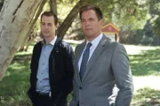 Während McGee (Sean Murray, l.) und Bishop undercover als Ehepaar ermitteln, um einen rätselhaften Fall zu lösen, begibt sich Tony (Michael Weatherly, r.) auf Ahnenforschung ...