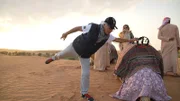 Zum Geburtstag von Opa Reinhold organisieren Shania und Davina ein Abenteuer in Ras Al Khaimah. Es wird auf Kamelen geritten und mit Autos durch die Wüste gefahren. Opa Reinhold ist begeistert, was alles für ihn organisiert wurde.