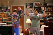 L-R: Howard Wolowitz (Simon Helberg), Rajesh Koothrappali (Kunal Nayyar)