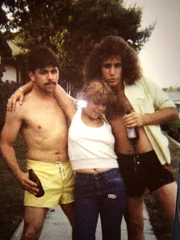 Shannon Lloyd (m.), ihr Bruder Tom (l.)