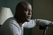 Aaron Davis (Taye Diggs)