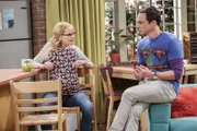 Intime Gespräche: Sheldon (Jim Parsons, r.) berichtet der hochschwangeren Bernadette (Melissa Rauch, l.) von seinen Fortpflanzungsplänen ...
