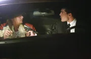 Ein Streitgespräch endet in einem Desaster, als Nick Russo (Rick Cornette, r.) seinem Chef Kid Rock eine Beretta an den Kopf hält.