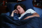 Wird von seinem schlechten Gewissen geplagt, nachdem er und sein Bruder einen Unfall verursacht haben: Axl (Charlie McDermott) ...
