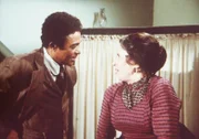 Harriet Oleson (Katherine MacGregor, r.) ist geschockt, weil der neue Arzt Dr. Ledoux (Don Marshall, l.) ein Schwarzer ist.
