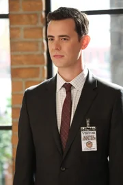 Ermittlungsbeamter des Verteidigungsministeriums Richard Parsons (Colin Hanks) untersucht die Arbeit des NCIS-Teams im Fall Bodnar ...