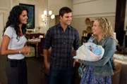 Gemeinsam freuen sie sich über den Nachwuchs im Hause Rizzoli: V.l.: Det. Jane Rizzoli (Angie Harmon), Tommy Rizzoli (Colin Egglesfield), Lydia Sparks (Alexandra Holden).