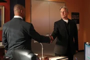 Richard Parsons führt nichts Gutes im Schilde, aber das wollen sich Vance (Rocky Carroll, l.) und Gibbs (Mark Harmon, r.) nicht gefallen lassen ...