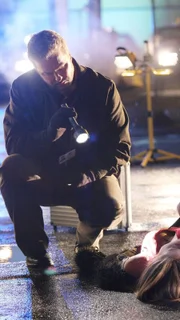 Ally Sullivan (Stephanie Nicole Lemelin) wurde in einen Verkehrsunfall mit einem flüchtigen Mörder verwickelt und von diesem erschossen. Grissom (William Petersen) untersucht den Tatort nach Spuren, die zu dem Täter führen könnten...