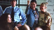 Obwohl Walter (Katy Karrenbauer, 2.v.re.) erst von Ilse (Christiane Reiff, re.) zur Kandidatur überredet werden musste, gewinnt sie die Wahl zur Gefangenensprecherin. Ihre Konkurrentin Godzilla (Carrie Anne Hampel) reagiert sauer...