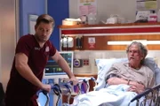 Chicago Med Staffel 9 Folge 13 Luke Mitchell als Dr. Mitch Ripley, Doug Green als Jeff Kober