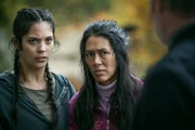 Die Beschatter. Staffel 2, Folge 6. Mutter und Tochter versuchen, mit dem Leben davon zu kommen. Meryl Marty als Agotha Bayani, Karen Ann Wong-Dorall als Joyce Bayani.