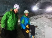 SRF bi de Lüt Wunderland - Lötschental VS Staffel 6, Episode 1 Nik Hartmann mit Bergführer Benedikt Jaggy im Gletschertor