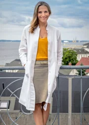 Titel/Presseheft - Nora Kaminski (Tanja Wedhorn) steht vor der Frage: Tapetenwechsel und Neuanfang in Berlin &ndash; oder endlich Wurzeln schlagen an der Ostsee?