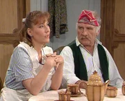 L-R:Vroni (Petra Auer), Simon Mooshammer (Peter Steiner)