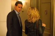 Peter Burke (Tim DeKay) und Jill (Kim Dickens)