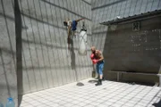 Was tun mit Frust und Einsamkeit hinter Gittern? Manche trainieren, andere studieren, wieder andere planen ihre Flucht.