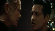 Annorax (Kurtwood Smith, l.) und Chakotay (Robert Beltran, r.)