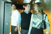 Ryan (Jonathan Togo, M.) entschließt sich, Natalia (Eva La Rue) zum Essen einzuladen und borgt sich dafür von Eric (Adam Rodriguez) Geld, der darüber alles andere als erfreut ist.