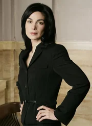 Die Staatsanwältin Alexandra Borgia (Annie Parisse) ist neu im Law & Order- Team und beschäftigt sich mit dem Fall eines ermordeten Talkshow- Hosts. Wer hatte ein Motiv den Mann umzubringen?