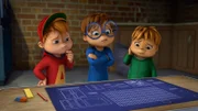 Nachdem Dave den Kauf eines neuen Computers ablehnte, machen sich Alvin, Simon und Theodore (v.l.) in Eigenregie daran, einen leistungsfähigeren Computer zu bauen.