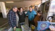 Otto Schulte (2.v.re.) mit Karl-Heinz, Tochter Michelle und Regina (v.l.n.r.) auf dem Flohmarkt