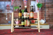 Die unaussprechliche britische Soße erobert auch deutsche Herzen - mit der ursprünglichen Rezeptur hat die Worcestersauce allerdings nur noch wenig zu tun. Die unaussprechliche britische Soße erobert auch deutsche Herzen - mit der ursprünglichen Rezeptur hat die Worcestersauce allerdings nur noch wenig zu tun.