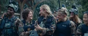 Acid Cyprine (Jisca Kalvanda), Marie-Josée (Salomé Diénis Meulien), Lola Bouvier (Chloé Jouannet), Mother Blocker (Sophie-Marie Larrouy), Harry Pod'Couilles (Yilin Yang) und Booby Mercury (Allison Chassagne) starten ein hartes Trainingsprogramm und spielen zusammen Paint-Ball.