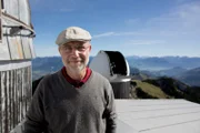 Observatorien auf der Erde werden oft von menschgemachter Strahlung gestört. Auf der erdabgewandten Seite des Mondes gibt es dieses Problem nicht. Dort können Teleskope tiefer in den Weltraum blicken - Voraussetzung für eine effektive Asteroiden-Früherkennung.