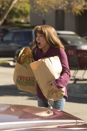 Frankie (Patricia Heaton)
