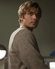 Ben (Alex Roe)