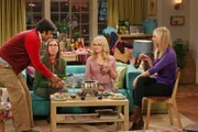 L-R: Rajesh Koothrappali (Kunal Nayyar), Amy Farrah Fowler (Mayim Bialik), Bernadette Rostenkowski (Melissa Rauch), Penny (Kaley Cuoco)