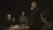 General Charles de Gaulle im britischen Kriegsrat mit Winston Churchill.