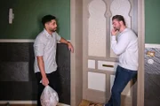 Bambi (Ben Heinrich, r.) will Sina so lange triezen, bis sie zu ihrem normalen Umgang zurückfinden. Links Theo (Julius Dombrink)