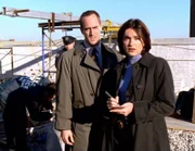 Die Detectives Elliot Stabler (Christopher Meloni) und Olivia Benson (Mariska Hargitay) untersuchen den Mord an einem homosexuellen jungen Mann.