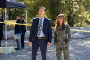 Chief Li (Terry Chen, l.); Max Mitchell (Vanessa Morgan, r.)