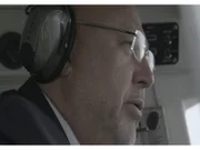 2007 beobachten die Insassen eines Kurzstrecken-Flugzeugs über dem Ärmelkanal ein nicht identifizierbares Flugobjekt am helllichten Tag.