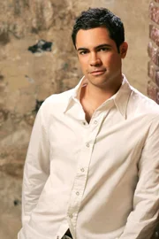 (4. Staffel) - Steht seiner Kollegin stets zur Seite: Detektiv Scott Valens (Danny Pino) ...