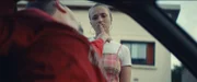 Mickaël (Adrien Ménielle) möchte die Worte von Lola Bouvier (Chloé Jouannet) über ihre gemeinsame Nacht im Auto nicht hören.