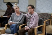 Wann hat das Warten endlich ein Ende? Penny (Kaley Cuoco, l.) und Leonard (Johnny Galecki, r.) wollen den langersehnten Nachwuchs ihrer Freude begutachten ...