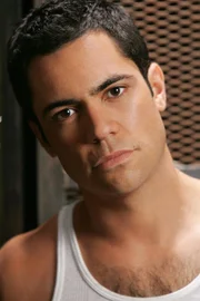 (4. Staffel) - Nicht immer kommt Det. Lilly Rush bei der Aufklärung allein zu recht. Deshalb wird sie von ihrem Kollegen Detektiv Scott Valens (Danny Pino) tatkräftig unterstützt ...