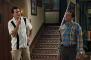 L-R: Charlie (Charlie Sheen) und Alan (Jon Cryer)