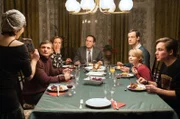 Weihnachtsessen bei den Kupfers: (v.l.n.r.) Lisa (Saskia Rosendahl), Martin (Florian Lukas), Marlene (Ruth Reinecke), Hans (Uwe Kockisch), Falk (Jörg Hartmann), Sonja (Maja Brandau) und Roman (Ferdinand Lehmann).