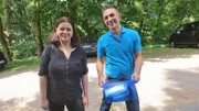 Trödelexperte Mauro Corradin mit Edelmetallhändlerin Heike.