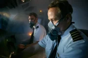 Fire breaks out in the cargo hold of flight UPS 6. As smoke seeps into the cockpit, Captain Lampe and First Officer Bell don't have much time left for an emergency landing. (Reenactment)