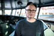 Der Kapitän der MV Oleander, Jacek Jurszo, ist auf der Brücke des Schiffes im Hafen von Newark, New Jersey, zu sehen.