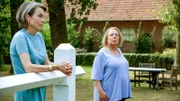Victoria (Caroline Schreiber l.) und Gisela (Martina Eitner-Acheampong r.) sind unterschiedlicher Meinung.