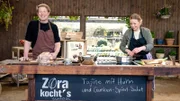 NDR Fernsehen ZORA KOCHT'S EINFACH, "Schmorgericht mit Huhn", am Sonntag (09.03.25) um 16:30 Uhr. Lars Odefey, Landwirt, bringt Zora Klipp, Köchin, für ihr Gericht ein ganzes Huhn mit und weiß es auch zu zerlegen. (Weitere Bilder auf Anfrage)