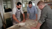 Auf der Suche nach dem Geheimnis eines guten Baguettes machen Jörg und Johannes Station bei Bäcker Olivier in Kaysersberg, Elsaß.