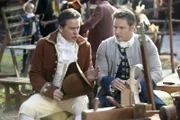Ausgerechnet George (Scott Porter, r.) will seinem Ex-Schwiegervater Brick (Tim Matheson, l.) Tipps in Sache Liebe geben ...